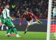 LOL决赛-意甲球员关键时刻奋起，高远射门爆炸远角得分的简单介绍