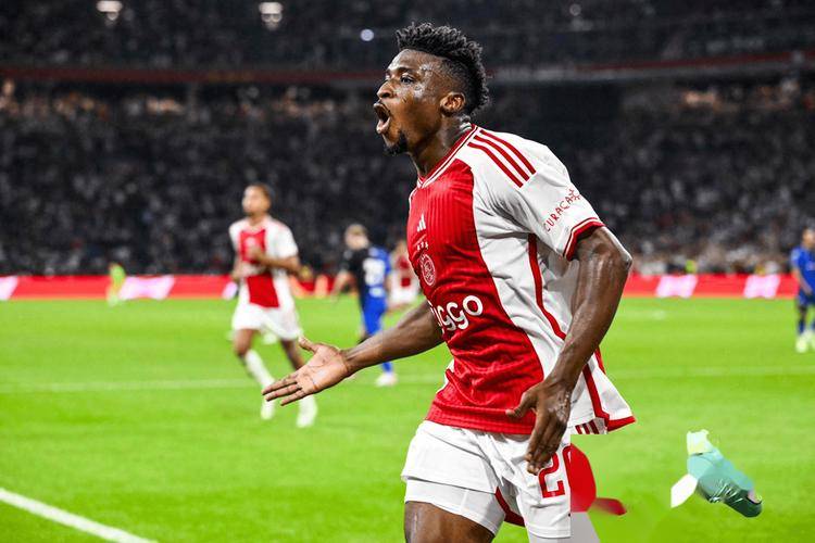 阿贾克斯逆袭巴黎,创造欧冠奇迹 阿贾克斯逆袭巴黎,创造欧冠奇迹