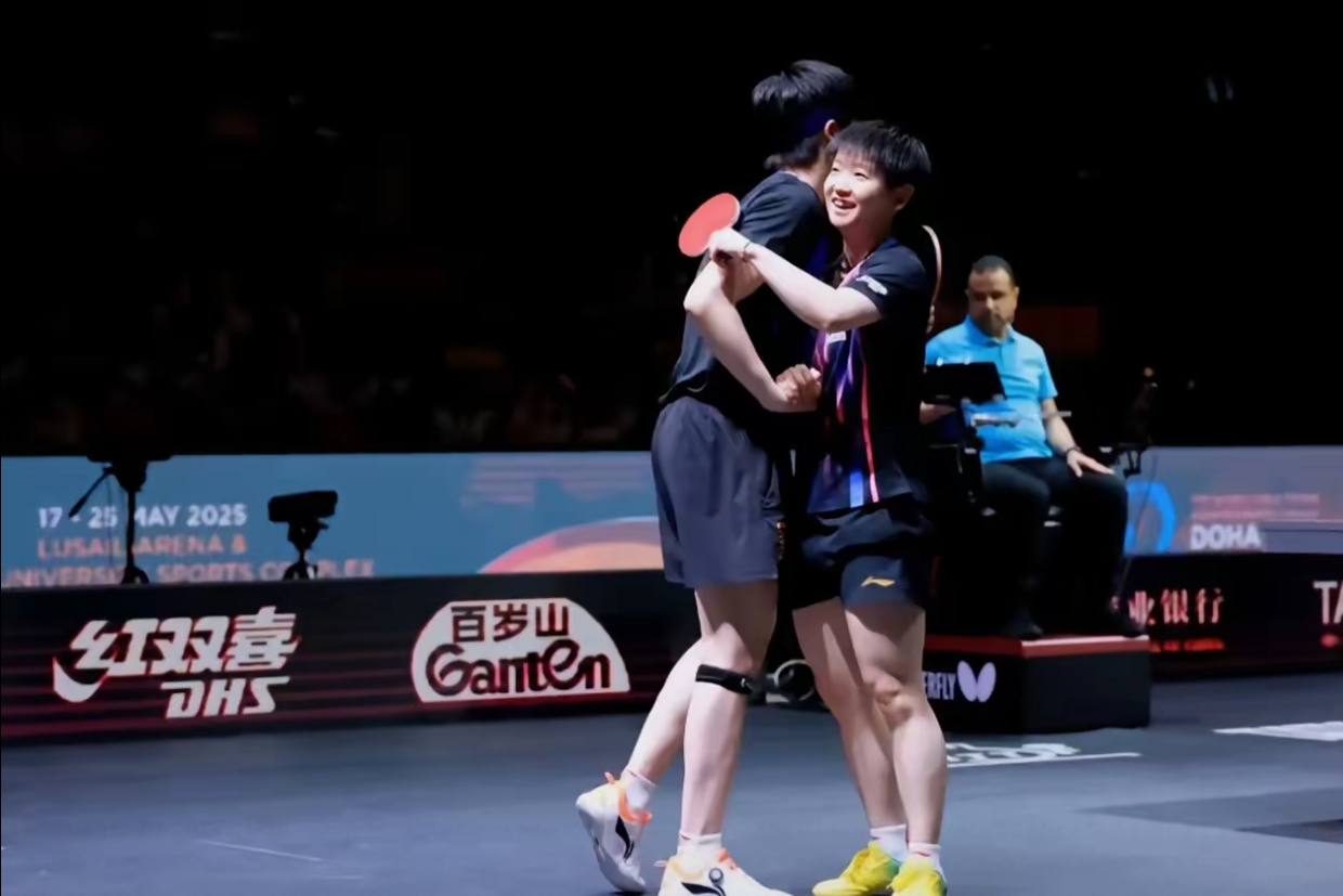 赛场上的精彩一幕感动无数观众 赛场上的精彩一幕感动无数观众