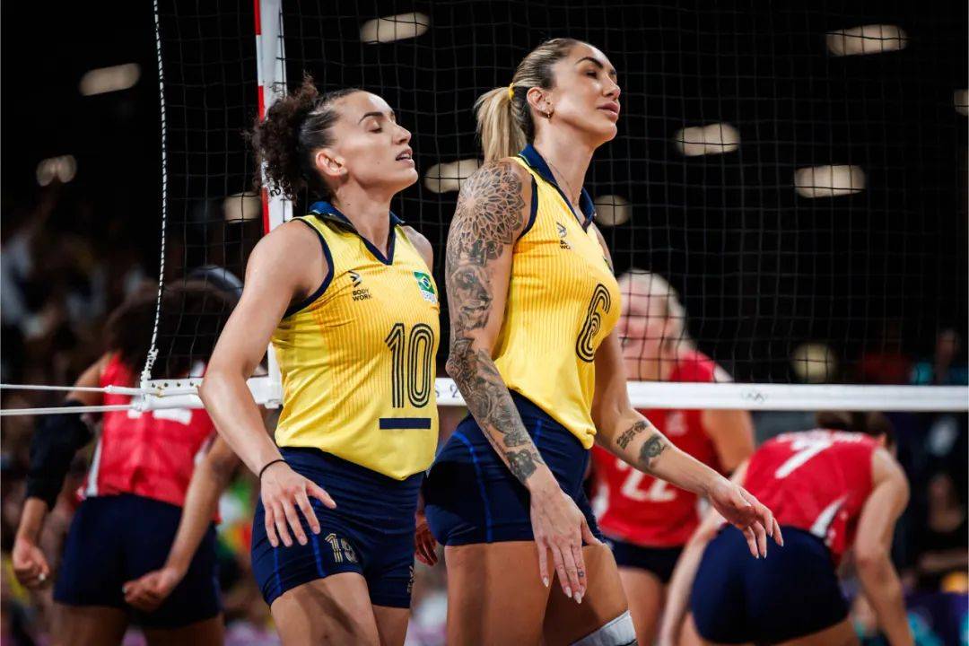 排球选手赛后落泪,背后故事感人 排球选手赛后落泪,背后故事感人