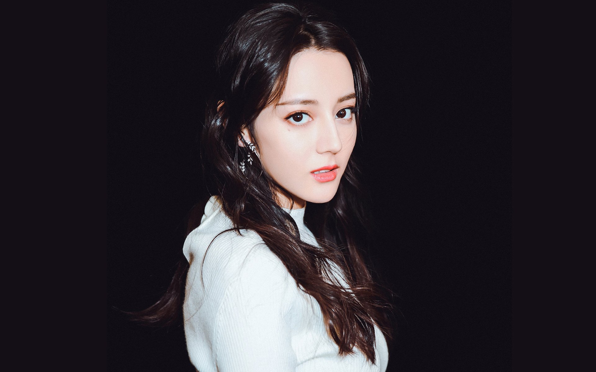 绿茵棋手，莱万三记妙手，哥伦比亚力克委内瑞拉